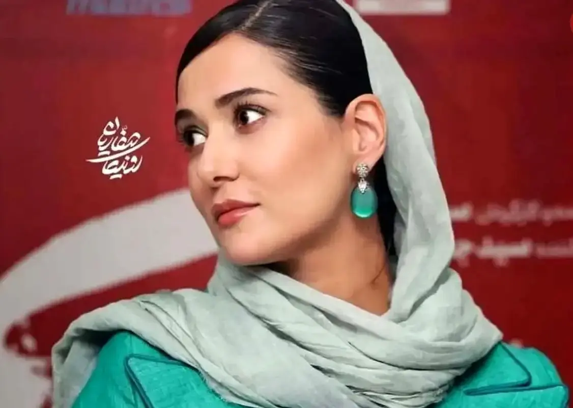 پریناز ایزدیار با تیپ متفاوت در اکران «زن و بچه»؛ سفری به دنیای مد و استایل! - تصویر شاخص