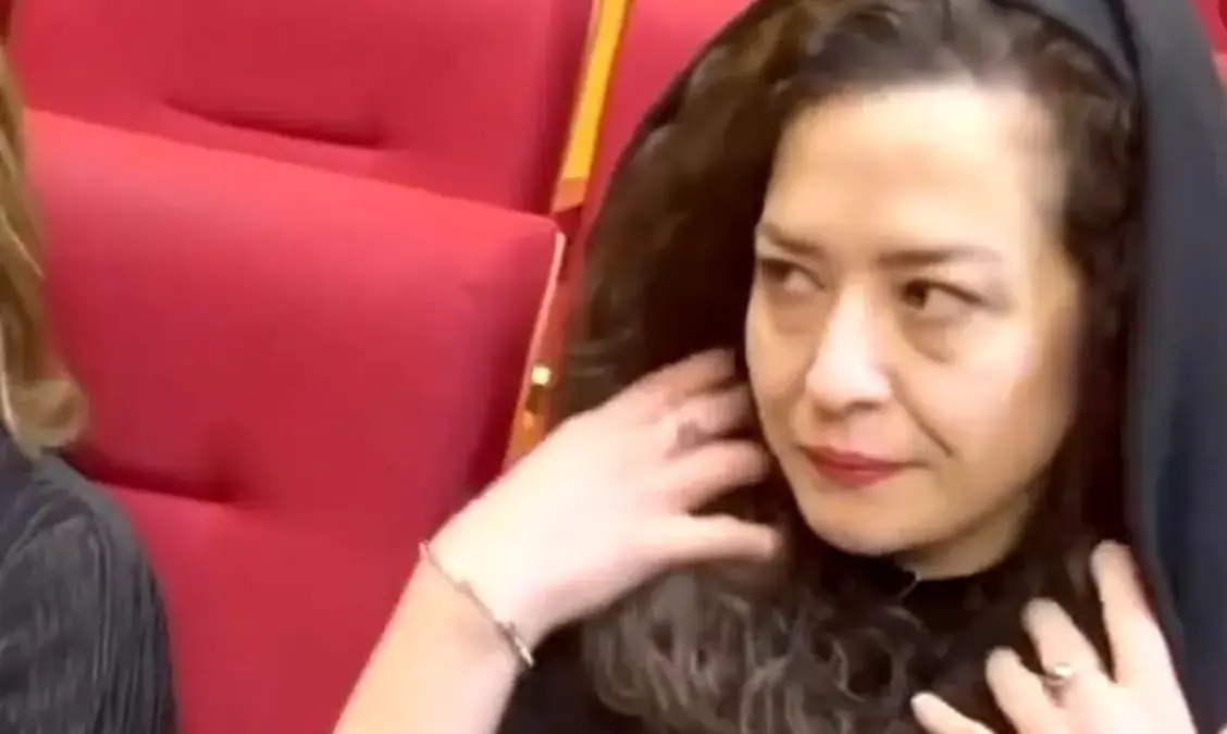سفر زمانی مهراوه شریفینیا با استایل خاص و متفاوت روی صحنه تئاتر ۷ سال پیش!