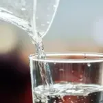 نوشیدن آب یخ در تابستان واقعا خطرناک است؟