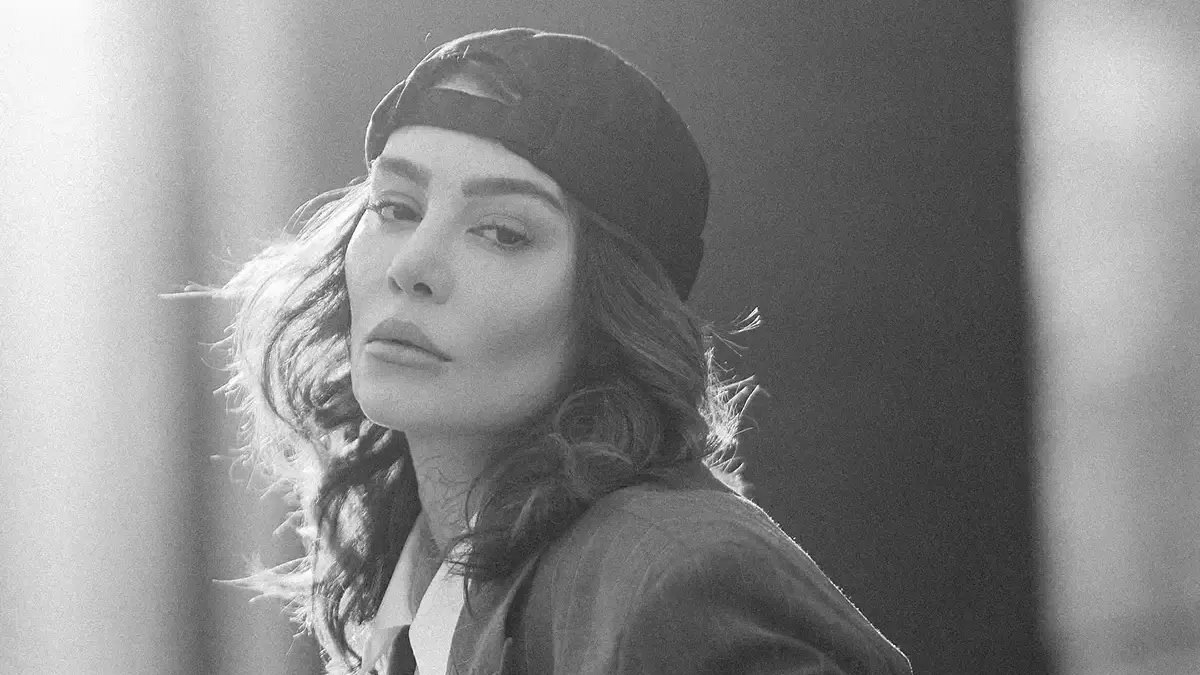 عکس دیده نشده از سحر قریشی مجری عشق ابدی 3 با چادر