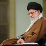 برای نخستین بار منتشر شد؛ دستخط عاشقانه و تاثیرگذار رهبر شهید انقلاب را دیده اید؟
