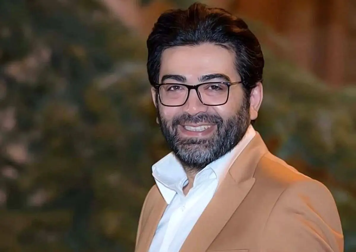 وداع تلخ المیرا شریفی مقدم و فرزاد حسنی با فرزاد جمشیدی در مراسم ختمی که همه را بغض‌آلود کرد - تصویر شاخص