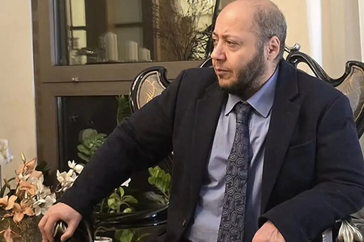 عکس| مازیار لرستانی در کنار مادرش / چه مامان زیبا و خوش‌پوشی داره - تصویر شاخص
