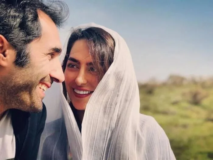 تیپ خاص سمانه پاکدل و هادی کاظمی در مسافرت/ زوج هنرمند طنز سینما در قلب شیراز دیده شدند! - تصویر شاخص