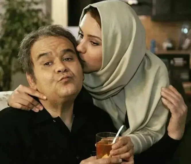 پاسخ جالب دختر اکبر عبدی به سوال احسان علیخانی درباره پدرش - تصویر شاخص
