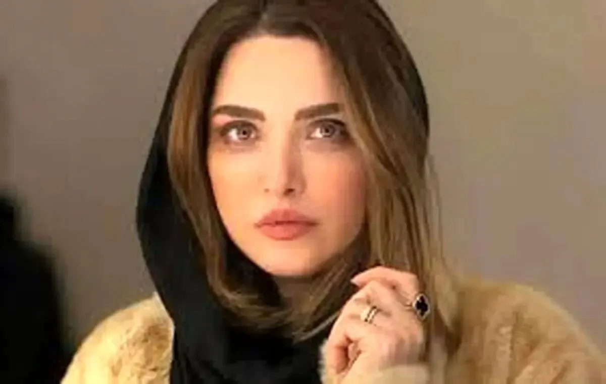 فیلم| حضور غافلگیرکننده بهنوش طباطبایی در مراسم وداع با اکبر عبدی با چهره متفاوت - تصویر شاخص