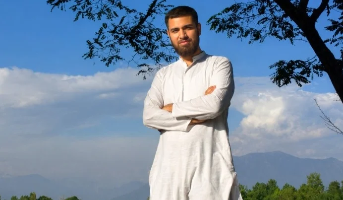 بیوگرافی و حواشی زندگی سرباز روح الله رضوی مجری به وقت ایران + عکس همسر و فرزندانش - تصویر شاخص