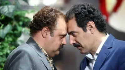 فیلم| نگاهی به دکوراسیون مجلل و سنتی بهنام تشکر  بازیگر سریال پادری