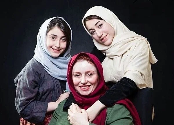 بازگشت درخشان ژاله صامتی و دخترش نیاز سنجری روی صحنه با نمایشی متفاوت - تصویر شاخص