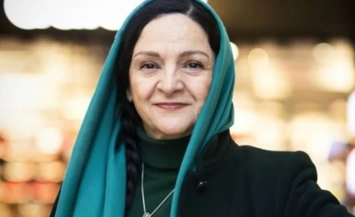 گلاب آدینه در پشت صحنه یک کنار دخترش ( دختر مهدی هاشمی) - تصویر شاخص