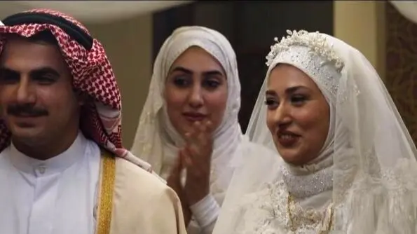 عکس | سفر در زمان ؛ چهرۀ متفاوت و فوق زیبای «پریزاد خواهر طوبی» و «جمانه، خواهر فخرالدین» در خارج ! - تصویر شاخص
