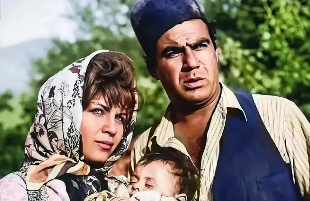 عکس| فرانک میرقهاری کنار همسر موفرفریش در دهه ۹۰ - تصویر شاخص