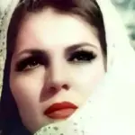سفر شگفت‌انگیز به سال ۱۳۶۹ با عکس نادر فروزان و گوگوش در مراسم ختم پوران!
