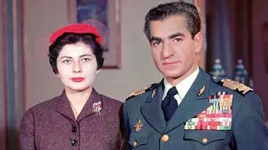 عکس| سفر در زمان ؛ محمدرضا پهلوی و ثریا، همسر دوم اش در یک مراسم خاص ؛ دهه 30 - تصویر شاخص