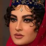 عکس| سفر در زمان ؛ مریم مومن در جشن تولد 24 سالگی اش با کیکی شبیه چهره خودش