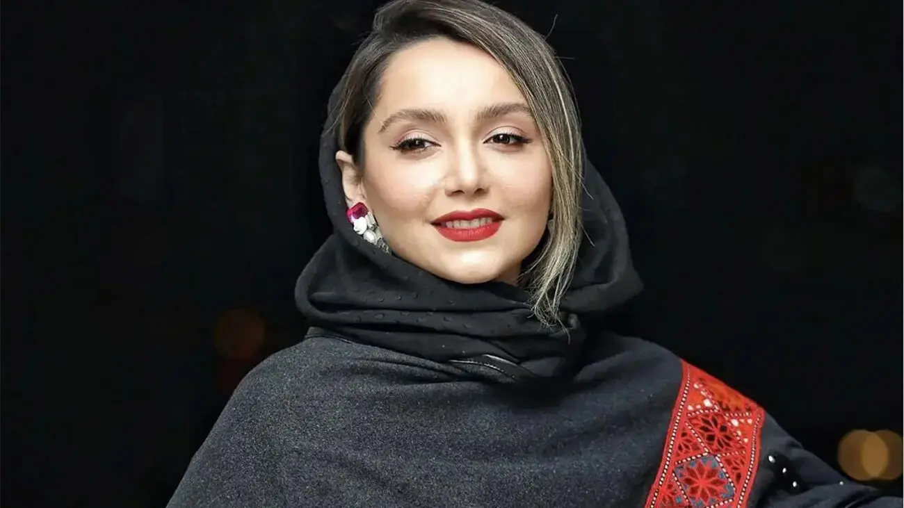 دکور خانه آرام و مینیمال نازنین بیاتی؛ نگاهی به دکوراسیونی ساده اما دلنشین - تصویر شاخص