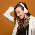 آهنگ عشقم چشاش رنگیه خانم آقات جنگیه / ریمیکس اینستا