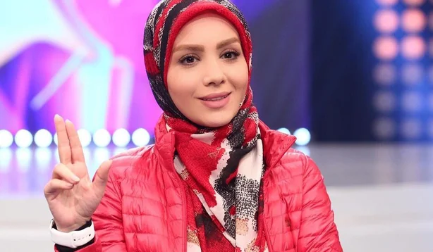 عکس| بیوگرافی مبینا نصیری، مجری باحجاب تلویزیون و همسر مشهورش مهدی توتونچی + عکسهای عروسیاش آشنا شوید!