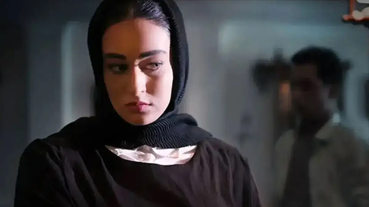 غزال سریال «بیعاطفه» با استایل ترکیبی سفید سرمهها نگاهها را جلب کرد!