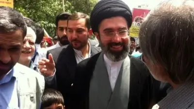 عکس| تصویر دیده نشده از رهبر انقلاب با نوزادی در آغوش - تصویر شاخص