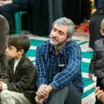 عکس نادیده‌ گرفته‌شده شهید مصباح‌الهدی باقری کنار رهبر شهید انقلاب در حرم رضوی منتشر شد