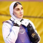 عکس| ژست های بامزه ناهید کیانی با مدال کنار برج ایفل
