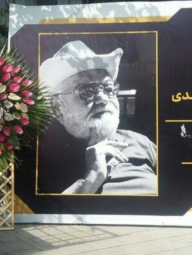 گریه‌های دردناک همسر اکبر عبدی روی تابوت این بازیگر | ببینید