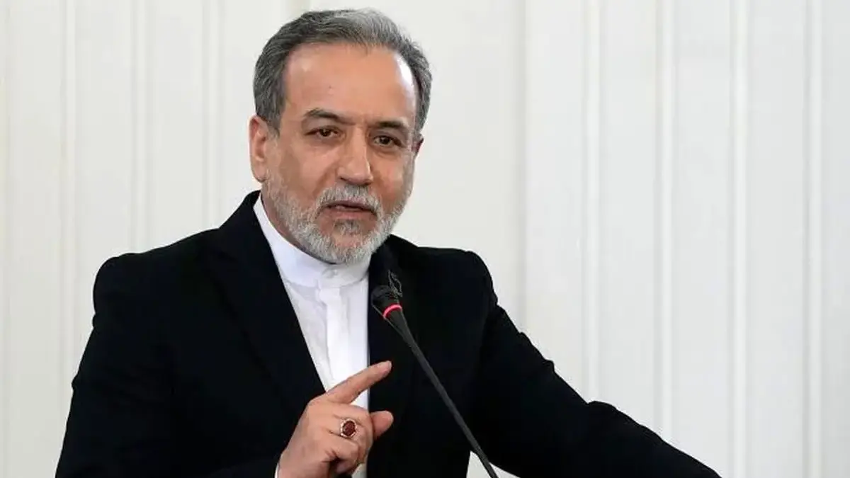 ژست سینمایی عباس عراقچی روی موتور در مراسم تشییع؛ چرا همه نگاهها به او دوخته شد؟