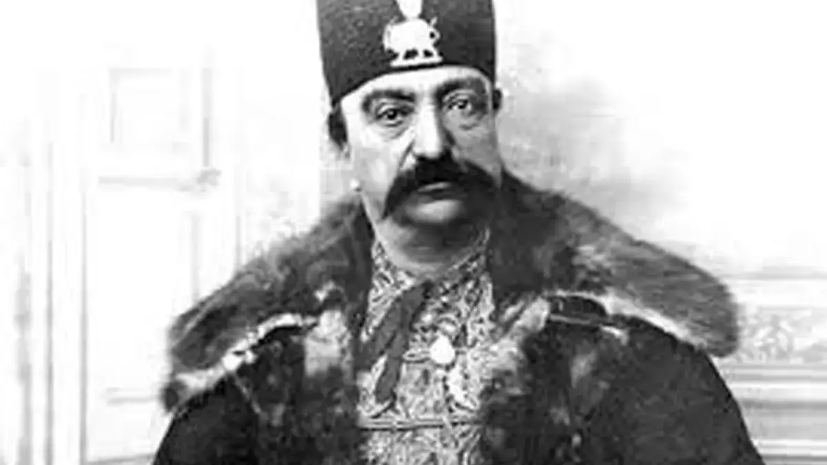 عکس| سفر در زمان؛ عکس یادگاری با «تابوت ناصرالدین شاه» قبل از تشییع جنازه