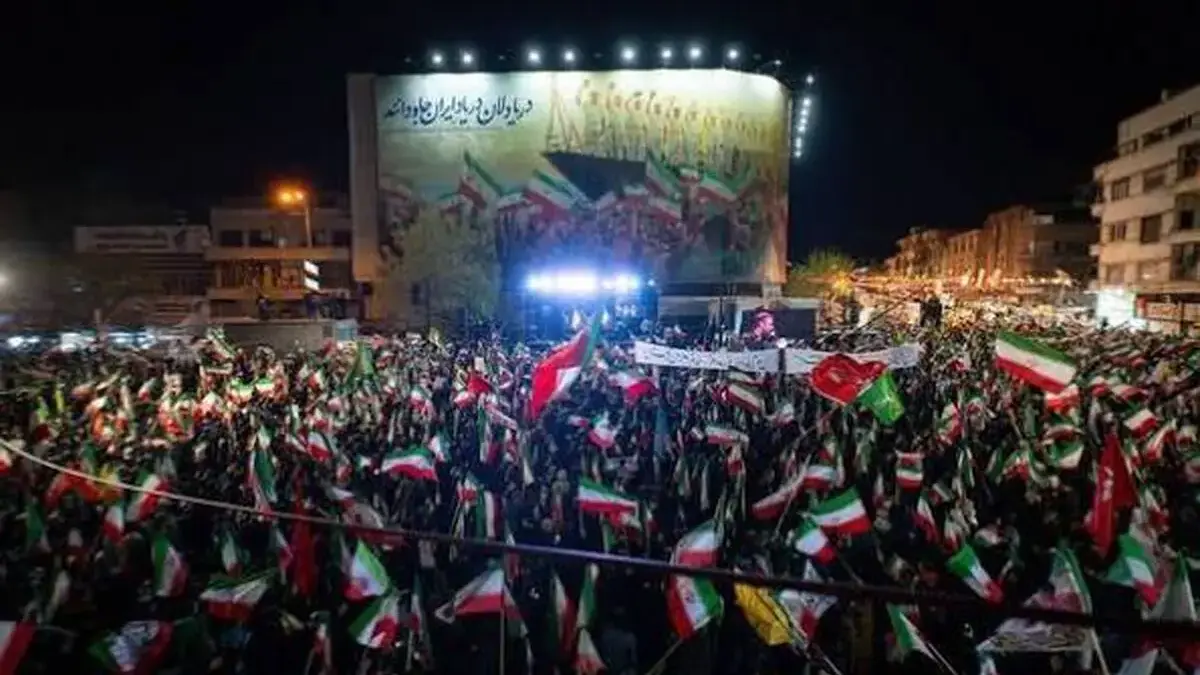 پلاکارد جنجالی «کمک برای خرید پوشک» در تجمعات شبانه