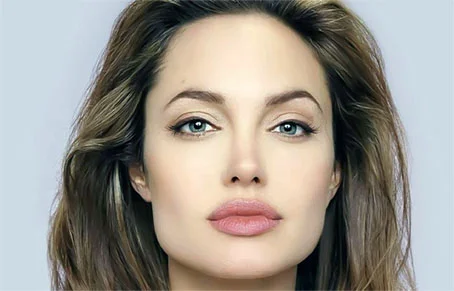 استایل مینیمال و شیک آنجلینا جولی در خیابان؛ راز جذابیت بی‌نظیر او چیست؟