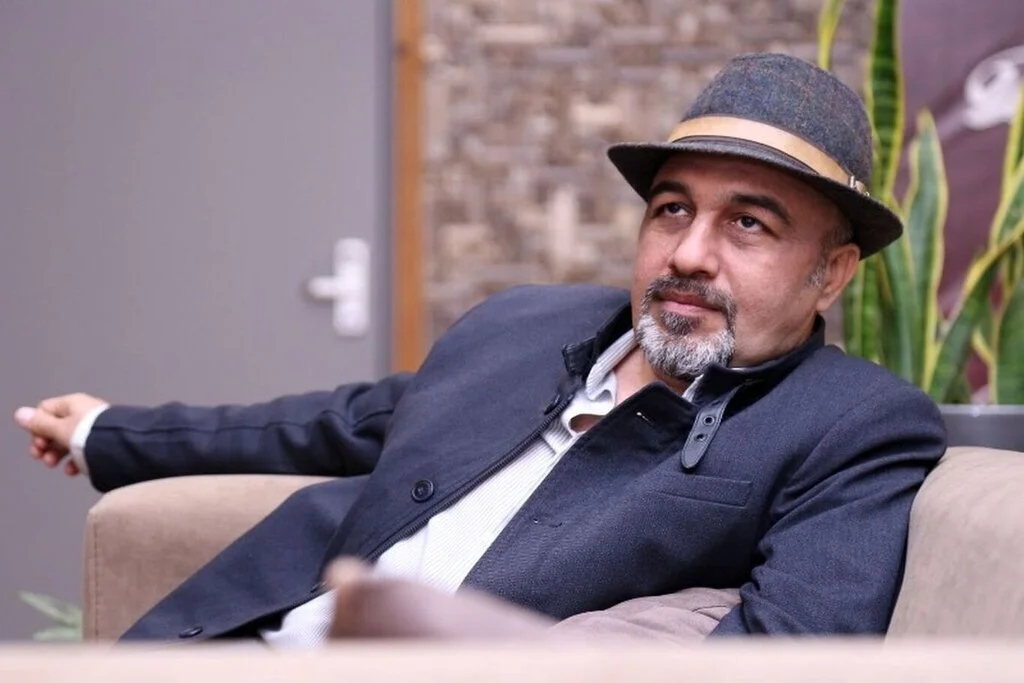 شوخی جنجالی رضا عطاران با سکانس به یادماندنی اکبر عبدی در «خانم والده»؛ ببینید واکنش‌ها را! - تصویر شاخص