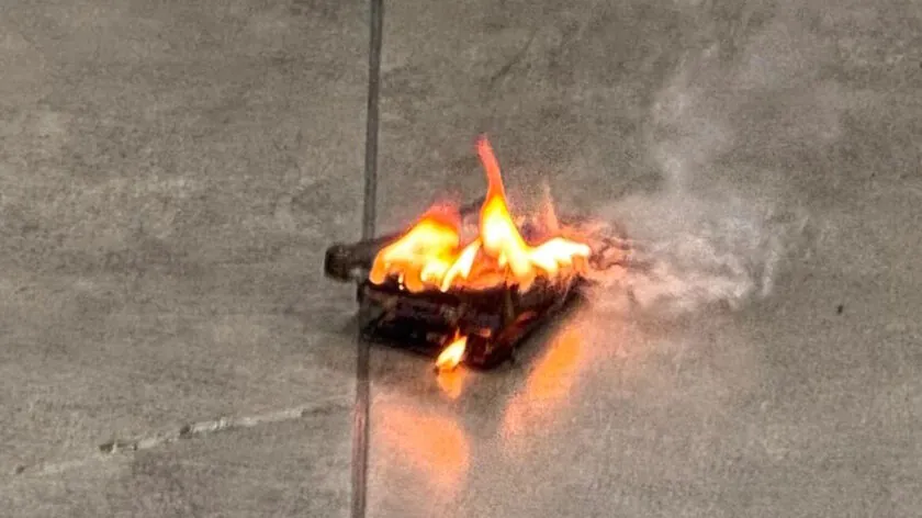 Galaxy-S24-exploding-in-hand-1-840w-472h 1 گلکسی S26 در جیب صاحبش منفجر شد؛ سوختگی شدید دستها و بدن | دیجینوی