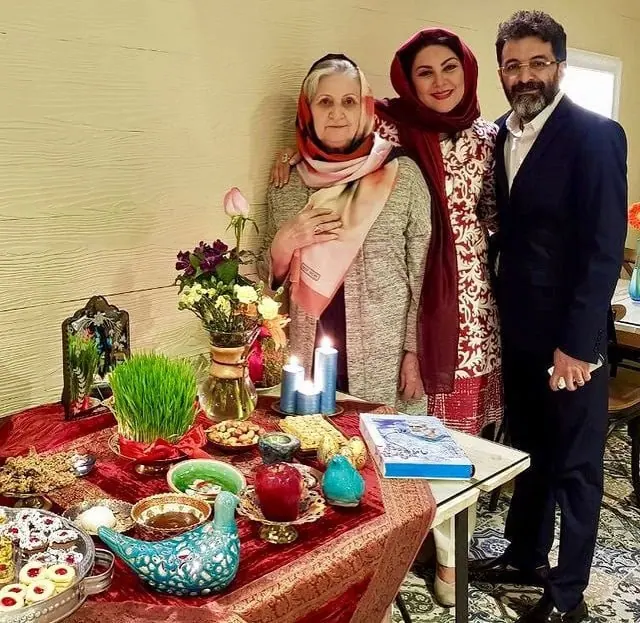 لاله اسکندری و همسر و مادرش