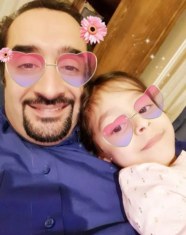 نیما کرمی و دخترش نیل نیما کرمی و دخترش نیل