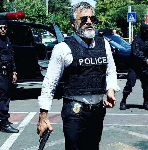 عکس امیر آقایی در نوار زرد بیوگرافی امیر آقایی