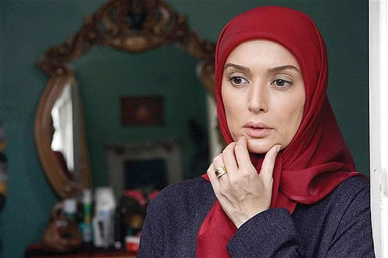 سفر به تهران دهه ۷۰ با آتنه فقیه‌نصیری و حمیده خیرآبادی؛ تصویری نوستالژیک از یک موتورسواری متفاوت