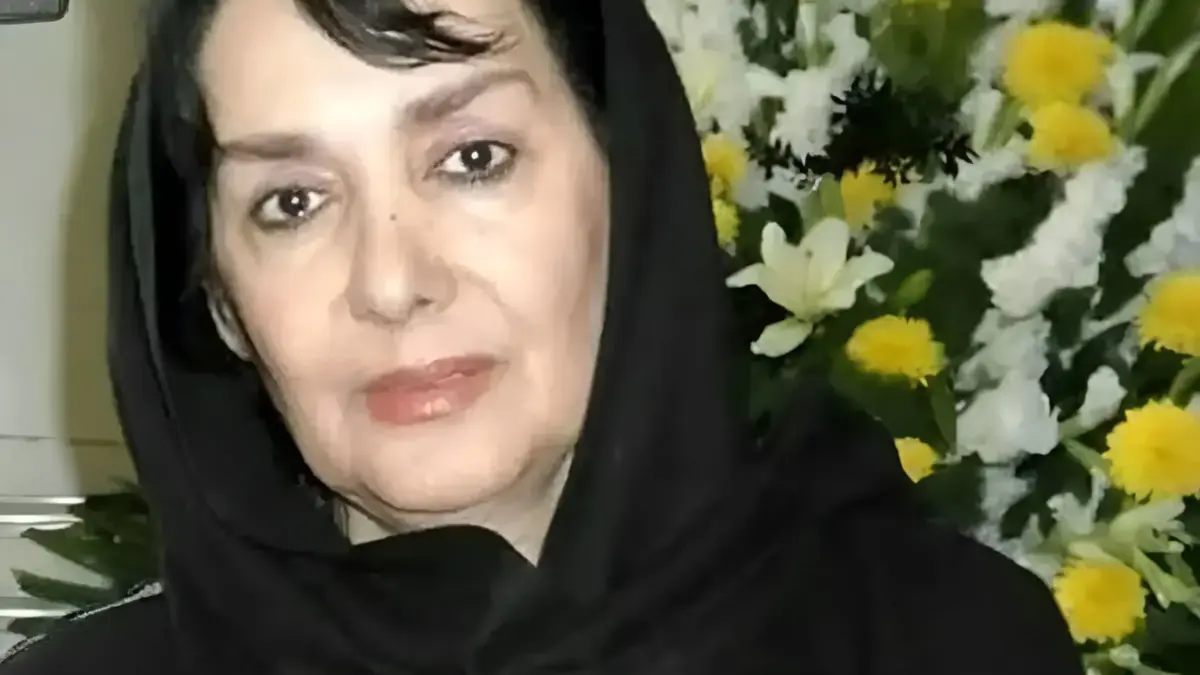 تصویر نادر از آرام 22 ساله در کنار شیرمراد گودرزی در پشت صحنه فیلم ذبیح سال 54 / خانم بازیگر در پیری چگونه بود؟