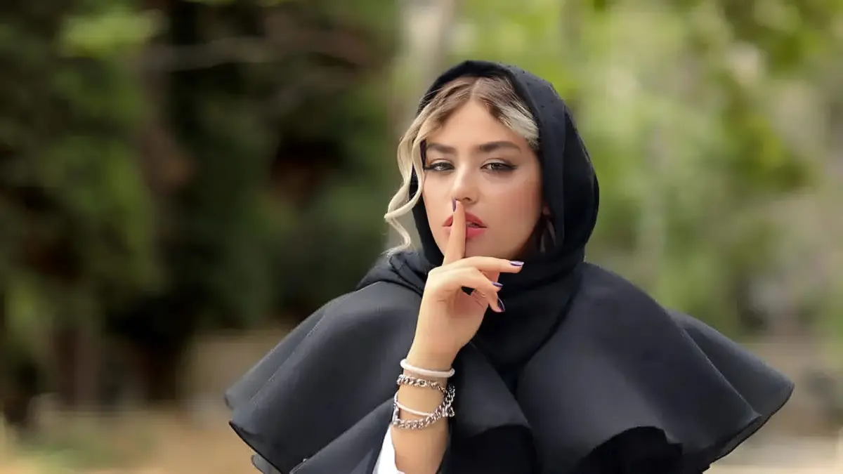 عکس صمیمی و دیده‌نشده ریحانه پارسا کنار پژمان جمشیدی و سام درخشانی!