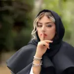 عکس صمیمی و دیده‌نشده ریحانه پارسا کنار پژمان جمشیدی و سام درخشانی!