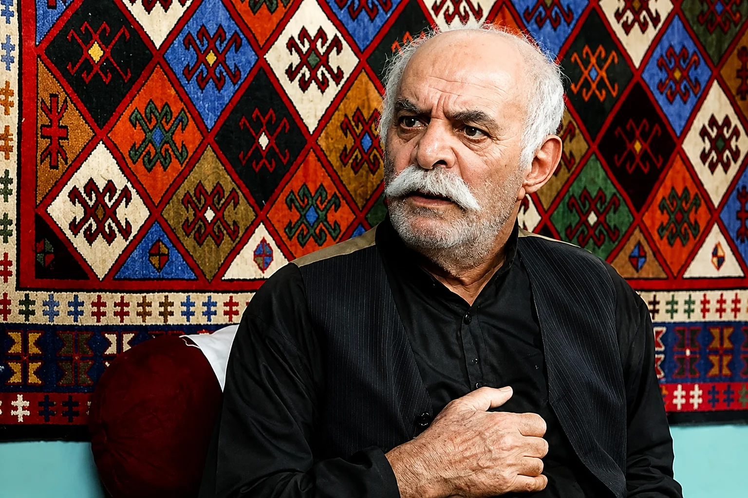 سیروس گرجستانی در نقش خان بابا