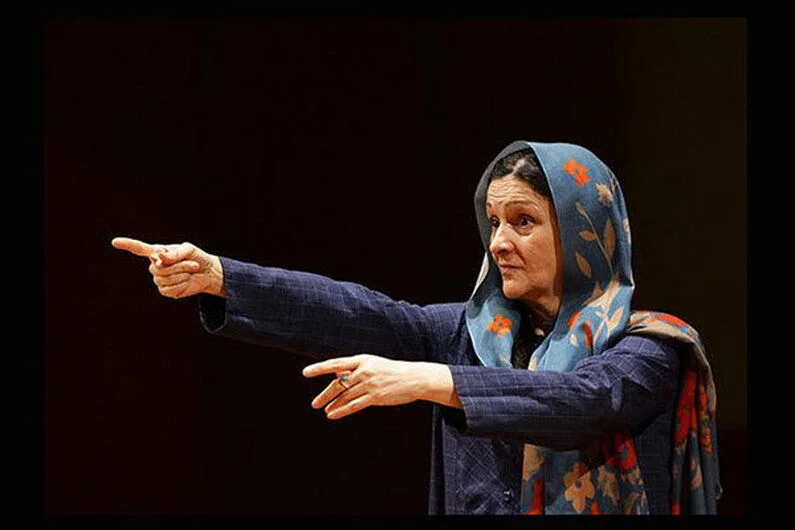گلاب آدینه در بامداد خمار