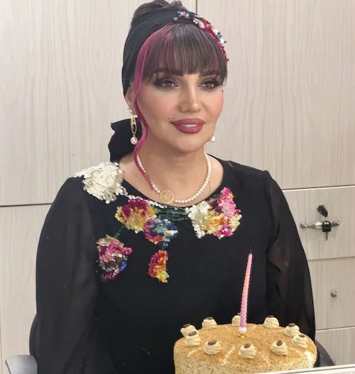 چتری قرمز الهام پاوهنژاد