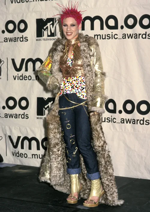 جنجالیترین لباسهای VMAs