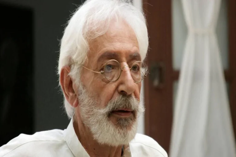 چهره متفاوت جمشید مشایخی در کودکی؛ لباس و ژستی که تهران قدیم را زنده کرد!