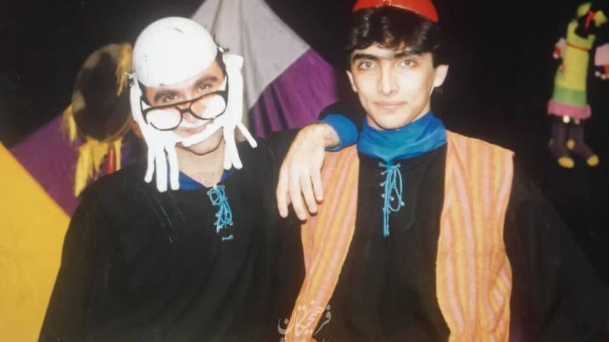 تصویری از ۳۱ سال پیش امین زندگانی در نمایش «خروسک پریشان»