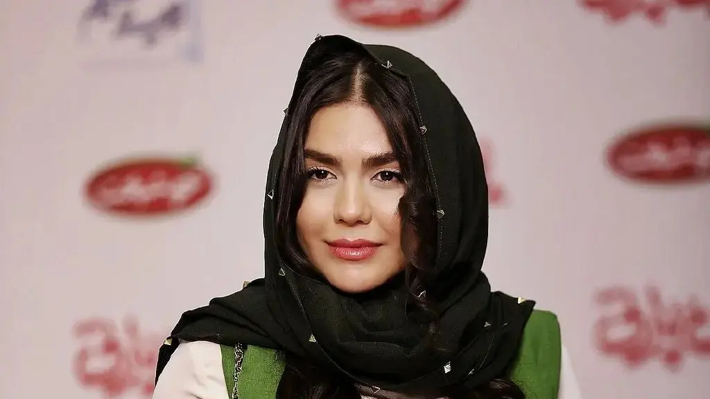 بیوگرافی آزاده زارعی؛ از منشی صحنه تا سریال آوای باران