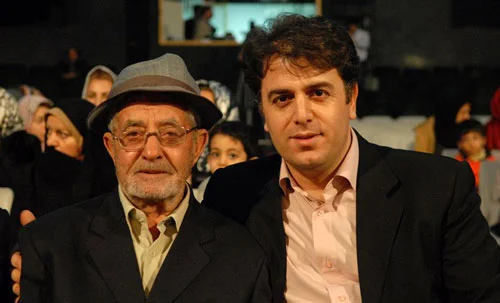زندگی نامه ریزعلی خواجوی معروف به دهقان فداکار زندگی نامه ریزعلی خواجوی معروف به دهقان فداکار