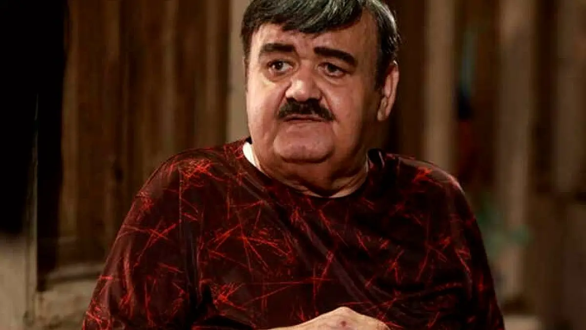 پخش سریال طنز «ماه عسل» با بازی اکبر عبدی پس از «دیوار دفاعی» در شبکه سه
