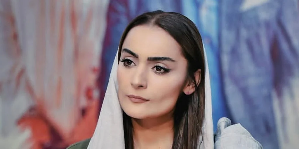 السا فیروزآذر با مینیاسکارف